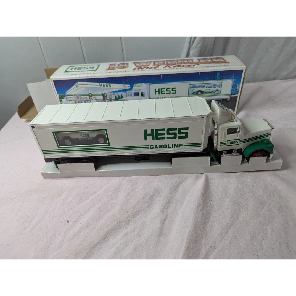Hess gasoline 18 wheeler truck semi & racer car vintage 1992 with lights new box